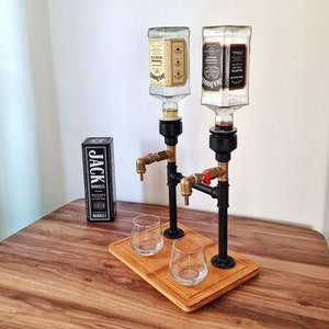 Personalisierter Bambusholz-Basis-Messingkörper Dual-Alkoholgetränkespender für Haus- und Bardekoration, Weihnachtsgeschenk