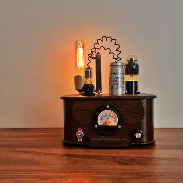 Lampada da tavolo radiofonica con tubo a vuoto dimmerabile vintage retrò con componenti elettronici vecchi