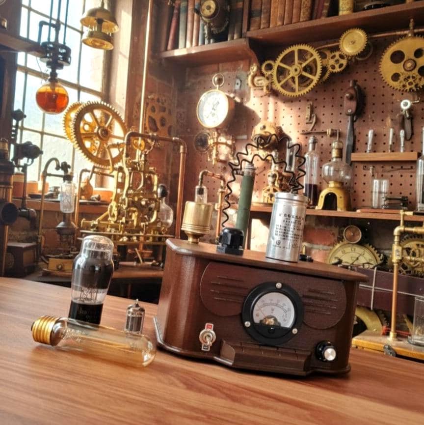 Walnut Wood Steampunk Style Radio Look Desk Lamp With 1940s Vacuum