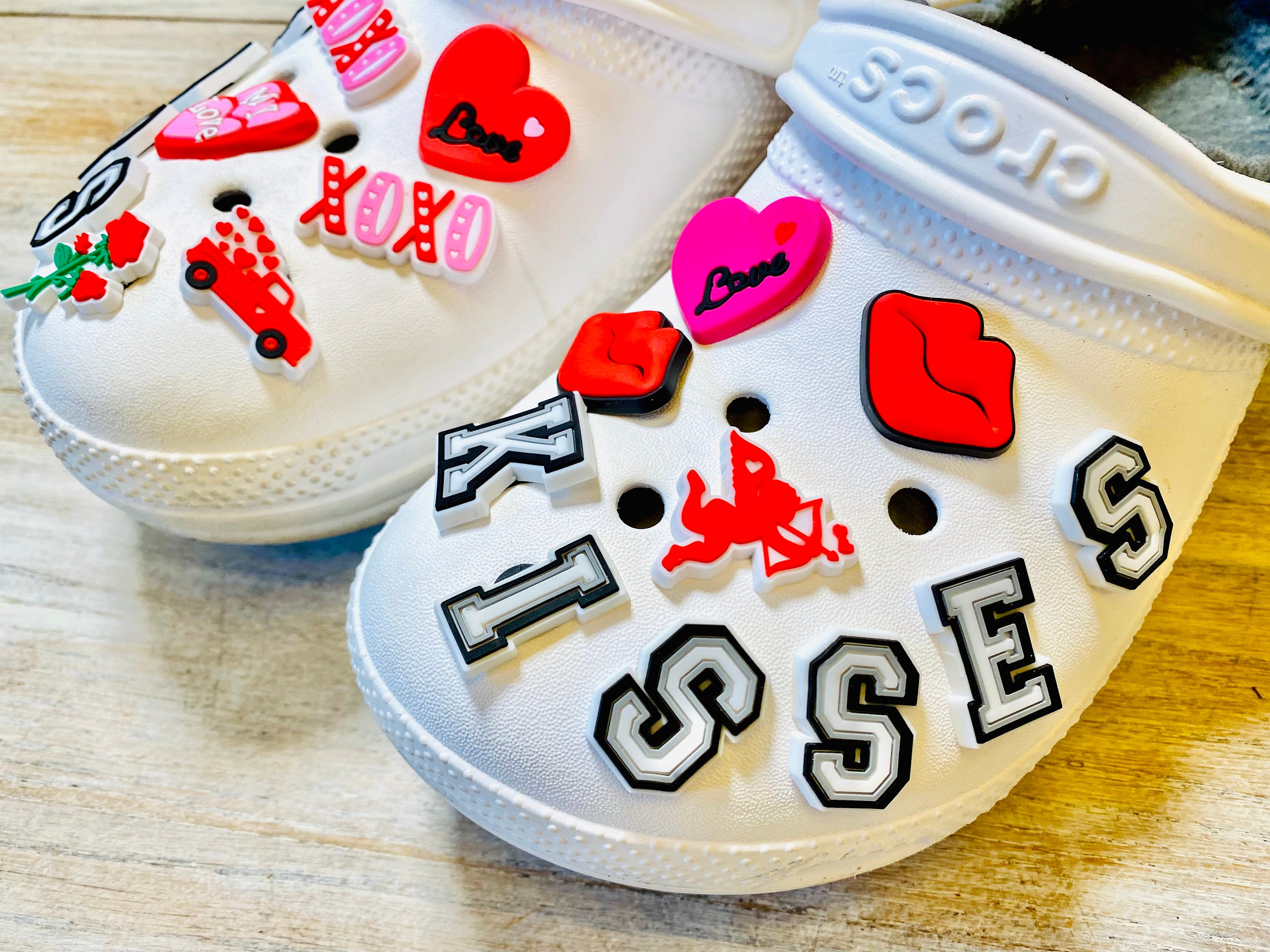 mortd Valentine's Day Theme Shoe Decor Charms, 30Pcs Cute Shoe Charms for  Shoe Wristband Clog Sandals Decor, PVC Shoe Charm Accessories for Girls