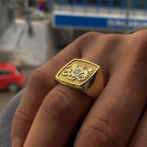 Bague blason, emblème familial, chevalière personnalisée, écusson, chevalière emblème familial, cadeau Saint-Valentin, bague pour cours d'université