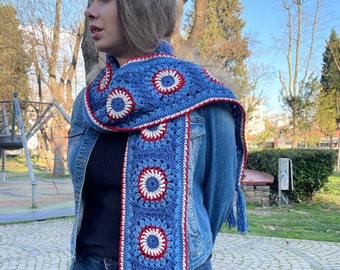 Bufanda de ganchillo de color Marin / Bufanda cuadrada de la abuela / Envoltura de ganchillo / Accesorio de ganchillo / Bufanda de invierno / Bufanda azul / Regalo para ella / Bufanda Boho