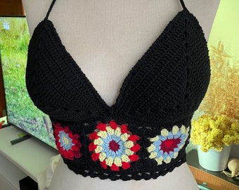 Canotta all'uncinetto nera / Top corto lavorato a maglia fatto a mano / Boho Crochet Halter Top / Reggiseno floreale Boho / Top corto estivo naturale / Reggiseno fatto a mano