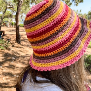 Rainbow Bucket Hat / Crochet Sun Hat / Accesorios para el cabello / Accesorio de verano imagen 3