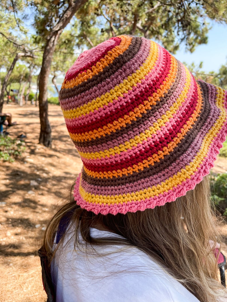 Rainbow Bucket Hat / Crochet Sun Hat / Accesorios para el cabello / Accesorio de verano imagen 3