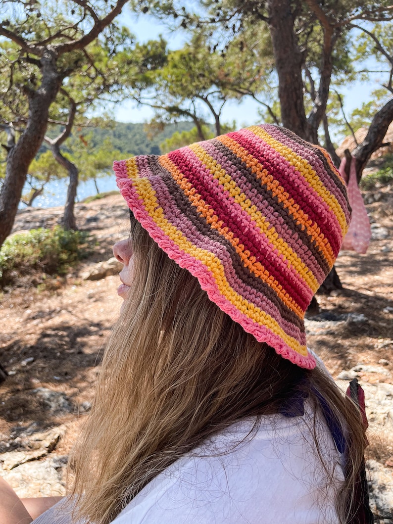 Rainbow Bucket Hat / Crochet Sun Hat / Accesorios para el cabello / Accesorio de verano imagen 2