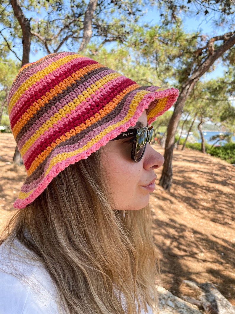 Rainbow Bucket Hat / Crochet Sun Hat / Accesorios para el cabello / Accesorio de verano imagen 1