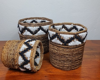 Handmade baskets with batik pattern from Bali in different sizes