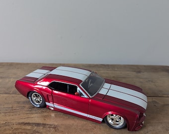 Vintage 1965 Shelby MUSTANG, Red with Racing Stripes, Scale 1/24 Jada Toys
