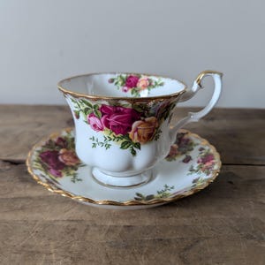 Old COUNTRY ROSES, Tea Cup and Saucer, England ~ 1960&#39;s