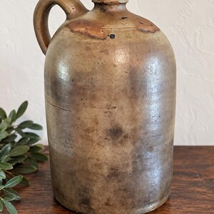 Jarro antigo de grés vitrificado com sal e rolha de cortiça, 28 cm, estilo rústico de fazenda, cerâmica do século XIX.