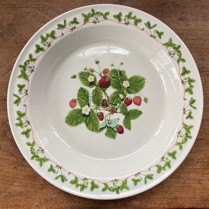 Portmeirion Pie Dish Summer Strawberries 11" Plate England 1980 Retired
