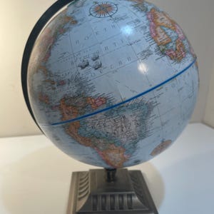 Replogle 12&quot; Globe World Classic Series Podniesiona płaskorzeźba Kwadratowa metalowa podstawa stołu