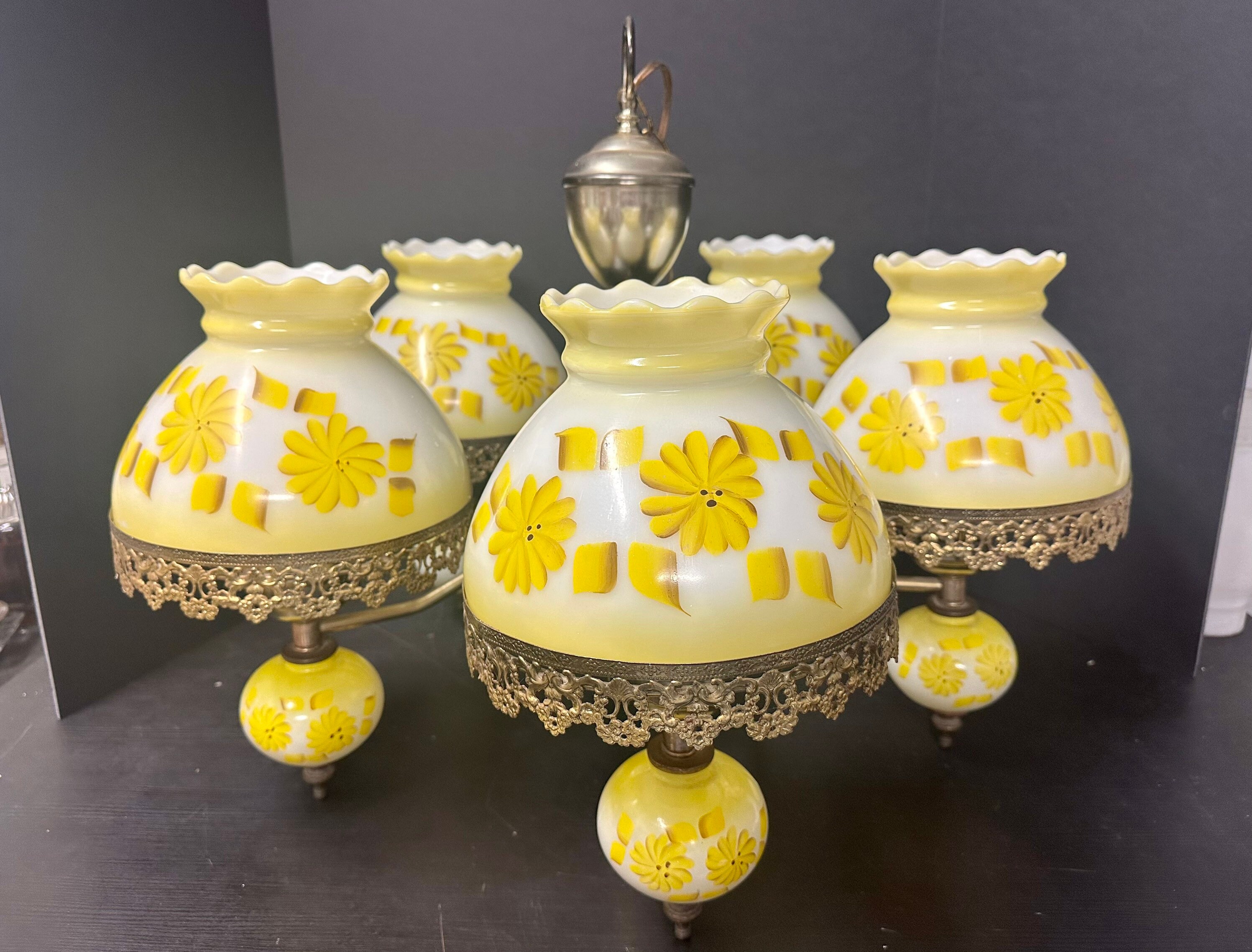 Antique Cream Artichoke Bali Table Lamp