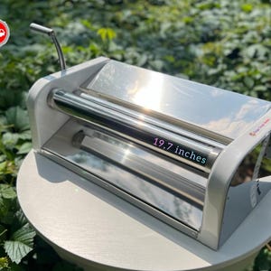 Upgrade uw keuken met een 19,7-inch handmatige deegrolmachine, deegroller, cadeau voor oma, cadeau voor de chef, deegroller en pizzamaker.