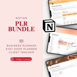 Puede incluir: Un paquete de productos digitales con el texto "NOTION PLR BUNDLE" en rojo. El paquete incluye un planificador de negocios, un planificador de tienda Etsy y un rastreador de clientes. La imagen también muestra un icono de tutorial en vídeo y un logotipo de Notion, con pantallas de tableta.