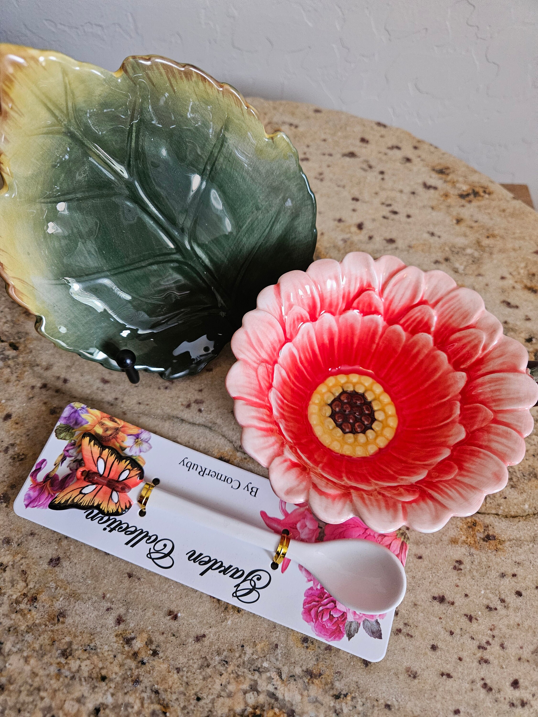 Corner Ruby CR Teacup Gardenl Collection. the Color is Red. Comes With