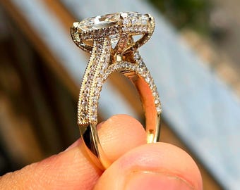 Anillo de compromiso de oro cultivado en laboratorio con talla radiante de 4 quilates, banda ancha de eternidad, anillo de boda de lujo único con halo oculto, anillo de promesa, regalo de aniversario para ella.