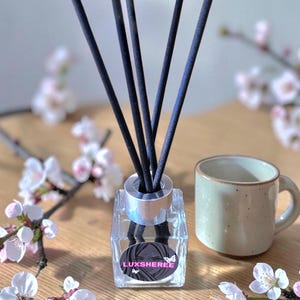 Luxury 50ml Reed diffuser clear glass silver top.