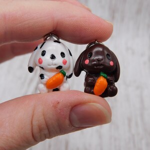 Schlüsselanhänger Kaninchen personalisierbar,  aus Fimo/Polymer Clay Geschenk in braun/schwarz,weiß, Hase