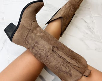 Cowboy Westernstiefel aus hellbraunem Wildlederimitat