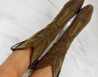 Botas vaqueras vaqueras de color bronce dorado con brillantes diamantes de imitación