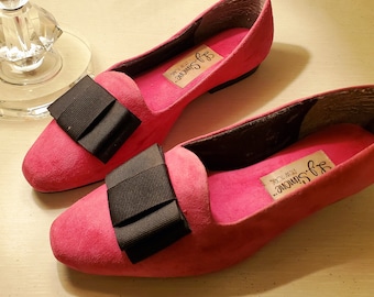 Vintage size 6 L.J. Simone NY Pink Suede Flats with Black Bow