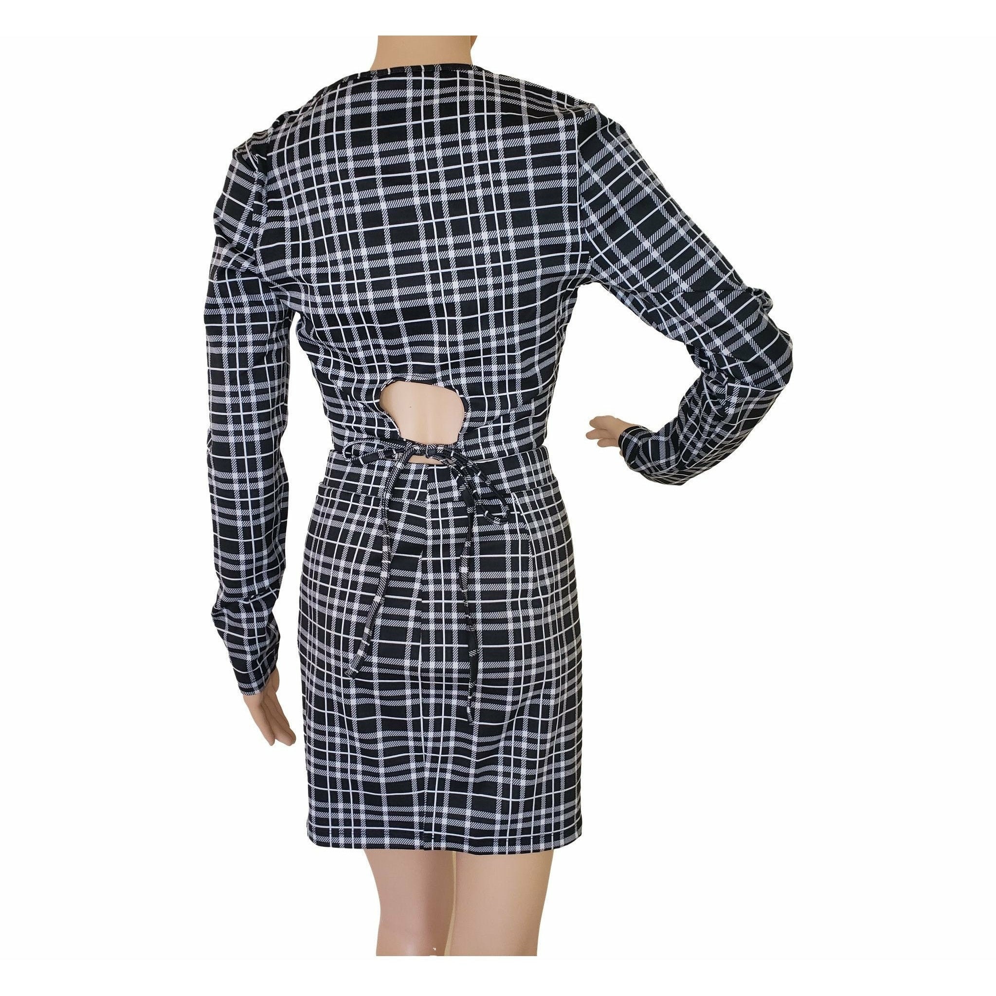 Vestido De Cuadros Con Blusa Negra Abajo Falda Midi Cuadro Vichy