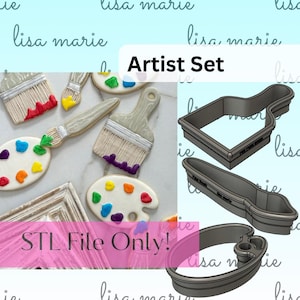 Può includere: Un set di stampini per biscotti stampati in 3D per realizzare biscotti a forma di pennello e tavolozza. Gli stampini sono mostrati accanto a biscotti decorati. Il testo "Artist Set" e "STL File Only!" è visibile nell'immagine.