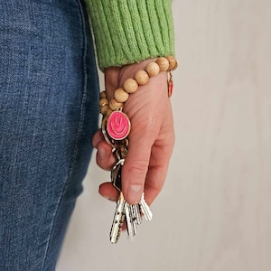 Smiley Schlüsselanhänger Armband, Schlüsselarmband, Schlüsselband Holzperlen, Good Vibes Only, ein schönes Geschenk für jede Frau