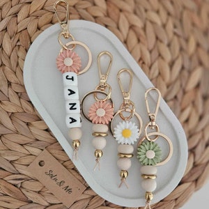 Personalisierter Gänseblümchen Schlüsselanhänger | Taschenanhänger aus Silikonperlen - Perfekt als kleines Geschenk für jede Frau