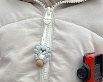 Bär Zipper Anhänger, Montessori Reißverschluss Anhänger ideal für Kinderjacke, Kinderrucksack oder Mäppchen, cooles Mitbringsel für Kinder