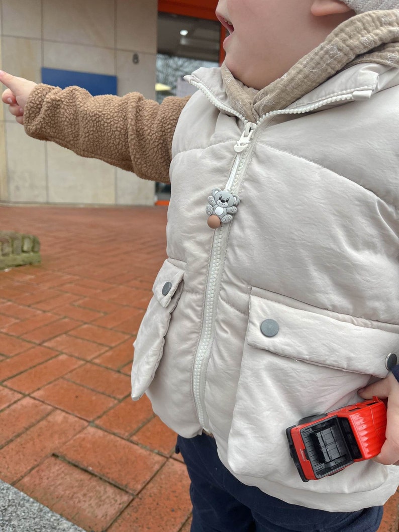 Zipper Anhänger Koala Bär, Montessori Reißverschluss Anhänger für Kinderjacke, Kinderrucksack, ideal für Kindergartenkind oder Schulkind Bär