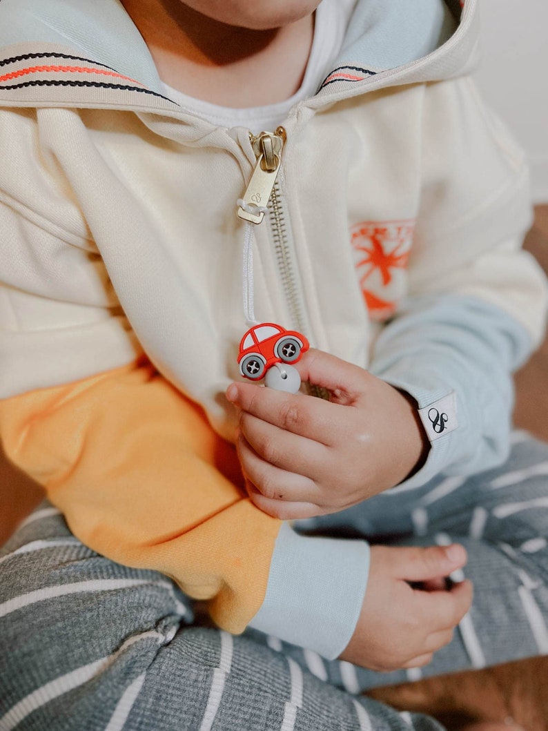 Auto Zipper Anhänger, Montessori Reißverschluss Anhänger für Kinderjacke, Kinderrucksack oder Mäppchen, cooles Mitbringsel für Kinder Rot