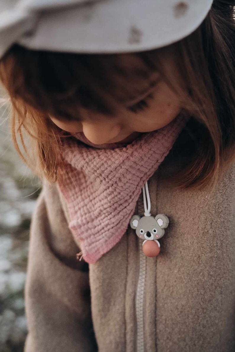 Zipper Anhänger Koala Bär, Montessori Reißverschluss Anhänger für Kinderjacke, Kinderrucksack, ideal für Kindergartenkind oder Schulkind Bild 1