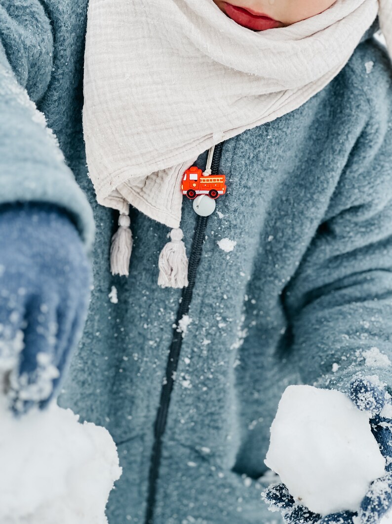 Feuerwehrauto Zipper Anhänger, Montessori Reißverschluss Anhänger für Kinderjacke, Kinderrucksack o. Mäppchen, cooles Mitbringsel für Kinder Bild 5