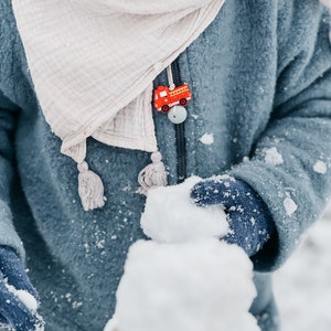 Feuerwehrauto Zipper Anhänger, Montessori Reißverschluss Anhänger für Kinderjacke, Kinderrucksack o. Mäppchen, cooles Mitbringsel für Kinder Bild 4