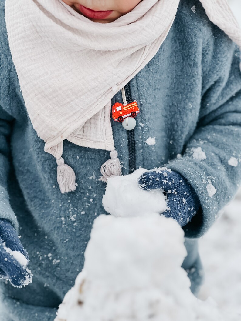 Feuerwehrauto Zipper Anhänger, Montessori Reißverschluss Anhänger für Kinderjacke, Kinderrucksack o. Mäppchen, cooles Mitbringsel für Kinder Bild 4