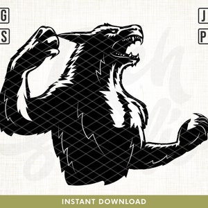 Puede incluir: Ilustración en blanco y negro de un lobo gruñendo con los brazos levantados. La imagen tiene un fondo texturizado e incluye el texto "SVG", "EPS", "JPG", "PNG" y "INSTANT DOWNLOAD".