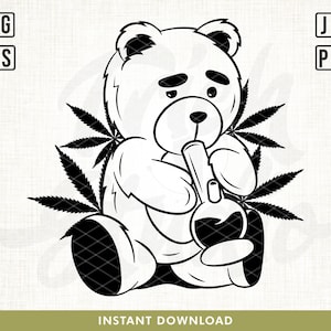 Op de afbeelding: Zwart-witte lijntekening van een teddybeer met een bandana die een bong vasthoudt. De beer is omringd door marihuanabladeren.