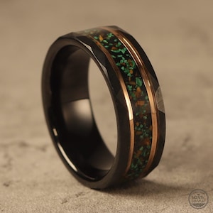 Anel de tungstênio martelado: incrustação de malaquita e olho de tigre, aliança de casamento masculina