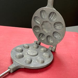 ヴィンテージナッツクッキー型：ソ連の金属製ベーキングフォーム