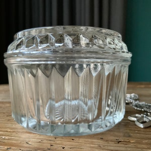 Vintage Clear Glass Pin Dish with Lid: Retro Vanity Decor