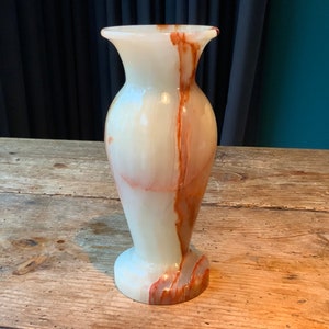 Modern Onyx Stone Flower Vase: Beige-Brown Decor (8.7 x 3.3 INCHES)