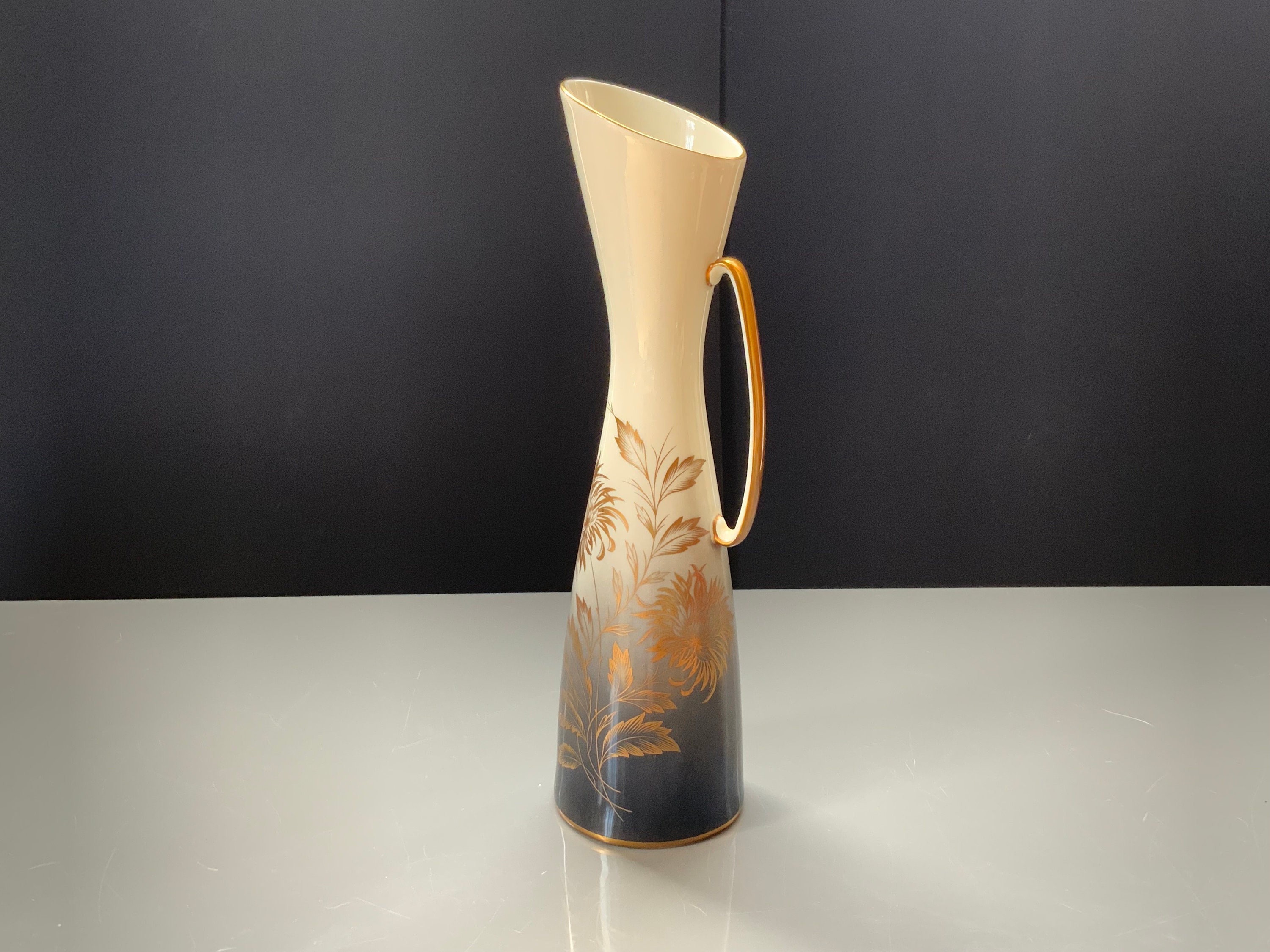 ドイツ  Porzellan KPM BAVARIAヴィンテージ花瓶 KPM Bavaria Vase: Mid-century Ivory & Gold Porcelain, Hand-painted