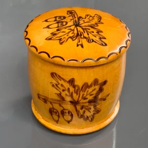 Acorns, oak leaves, wood burned box, antique box, trinket box, vintage handmade jewelry box,  burned ornaments, old box, sewing supply box.