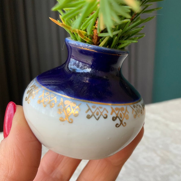 Mini vase, 1.7in tall, Collectible vase from the 60s, Latvia Riga porcelain, cobalt blue, gold painted ornament.