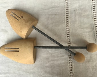 2 Stück Vintage Schuhspanner aus Holz