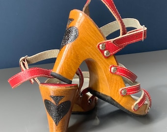 Zuecos de cuero vintage de los años 70: sandalias de madera "Reina de Picas", fabricadas en la URSS (K 5)