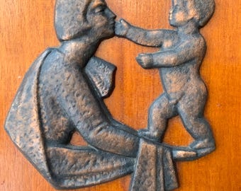 Vintage 70er Jahre Bronze Skulptur Mutter mit Kind Wandskulptur